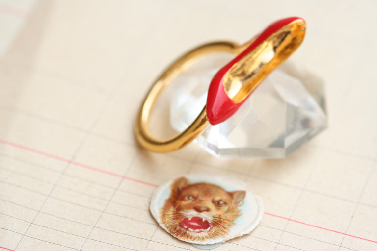 Red heel ring