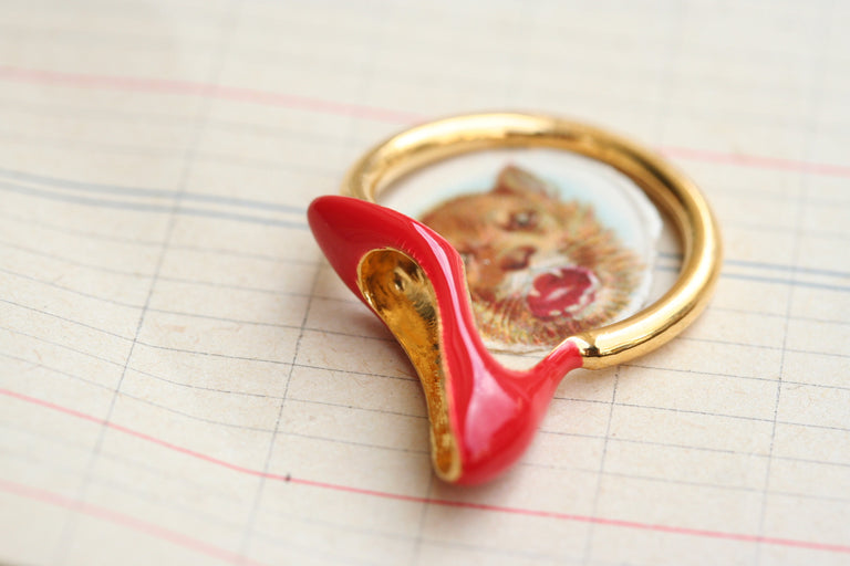 Red heel ring