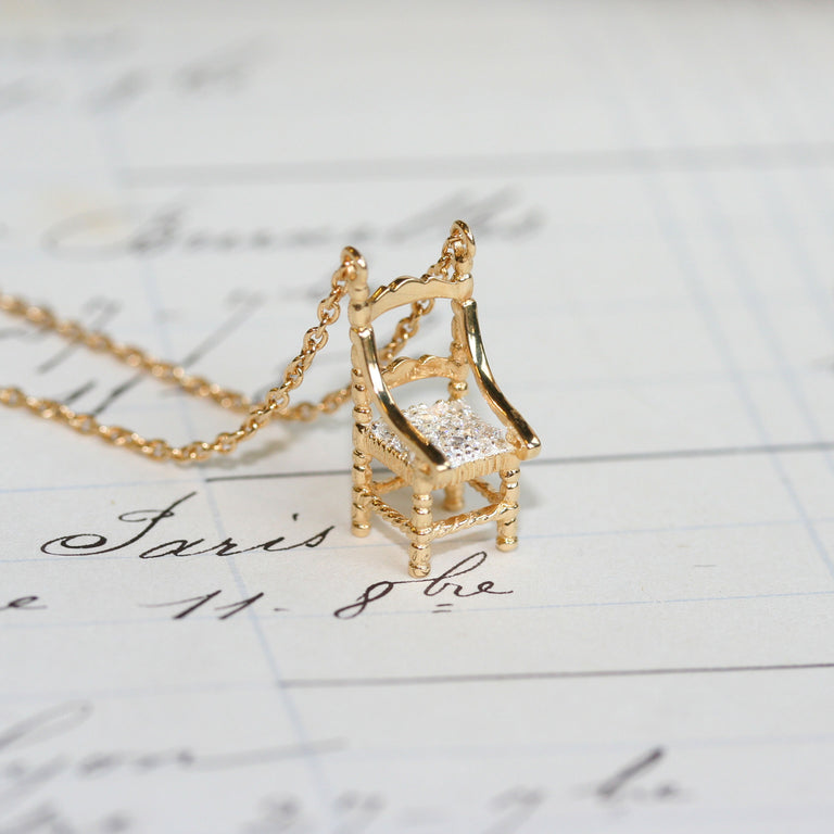Precious mini chair necklace